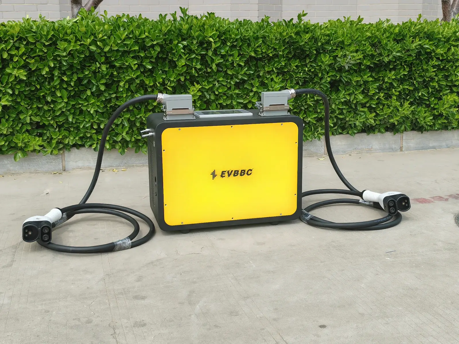 Portable mobile DC charger
